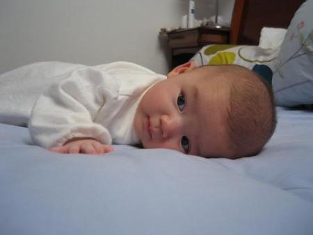 Je ne peux pas encore soulever la tete.