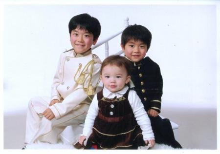 Kristell 16mois, Kohei 7ans et Ryosuke 5ans